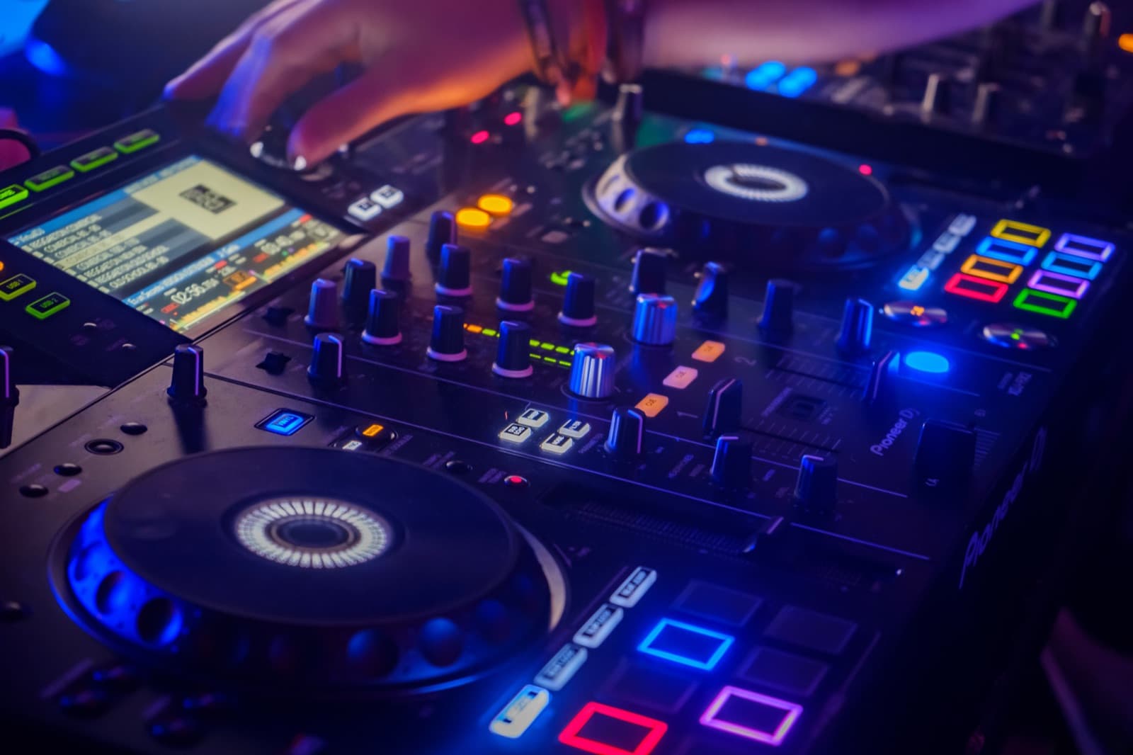 Professional DJ Hire service hero